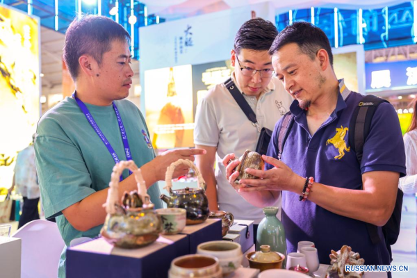 На 7-ом ЭКСПО "Китай - Южная Азия" представлена разнообразная продукция, связанная с нематериальным культурным наследием
На 7-ом ЭКСПО "Китай - Южная Азия" представлена разнообразная продукция, связанная с нематериальным культурным наследием