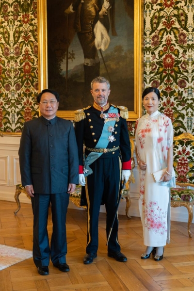 
                                    Король Дании выразил надежду на постоянно растущую дружбу с Китаем
                                