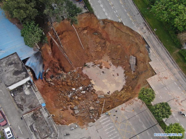 
                                    13 рабочих пропали без вести в результате обвала на строительной площадке железной дороги на юге Китая 
                                