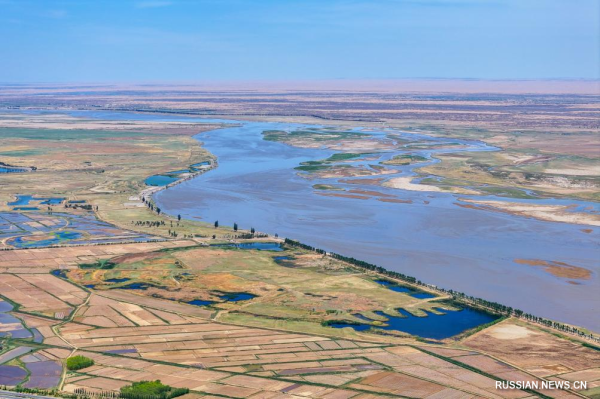 
                                    Орошаемая водой реки Хуанхэ аграрная зона в АР Внутренняя Монголия
                                