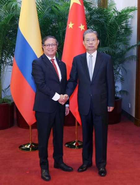 Председатель ПК ВСНП провел встречу с президентом Колумбии
Председатель ПК ВСНП провел встречу с президентом Колумбии