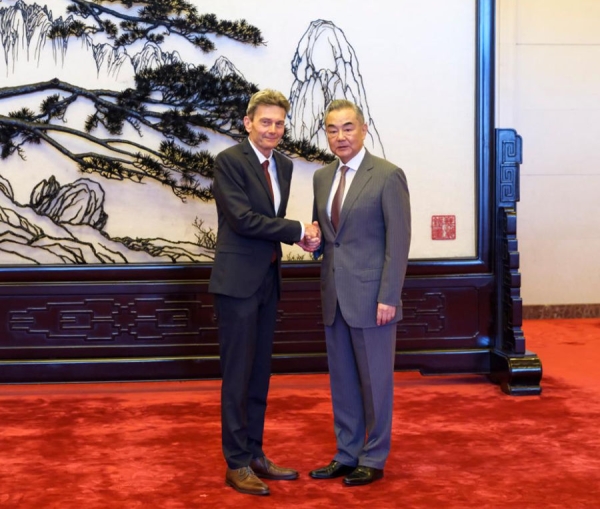 
                                    Глава Канцелярии Комиссии ЦК КПК по иностранным делам провел встречу с делегацией Социал-демократической партии Германии
                                