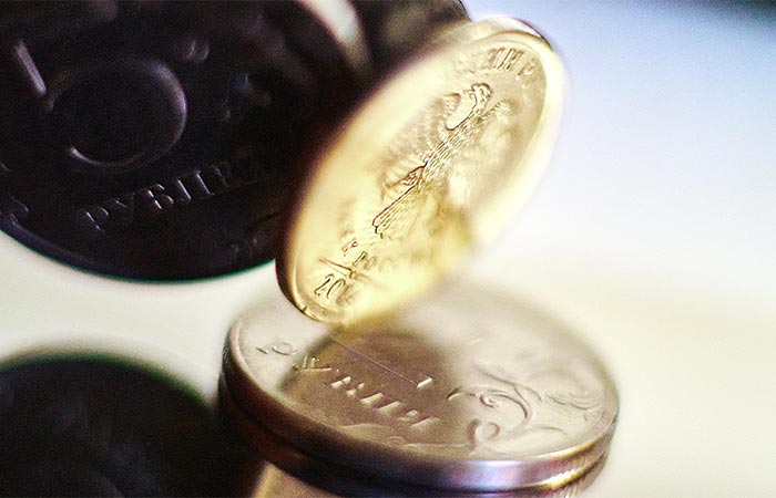 Рубль ускорил падение в паре с юанем, опустившись до минимумов за два месяца Рубль ускорил падение в паре с юанем, опустившись до минимумов за два месяца