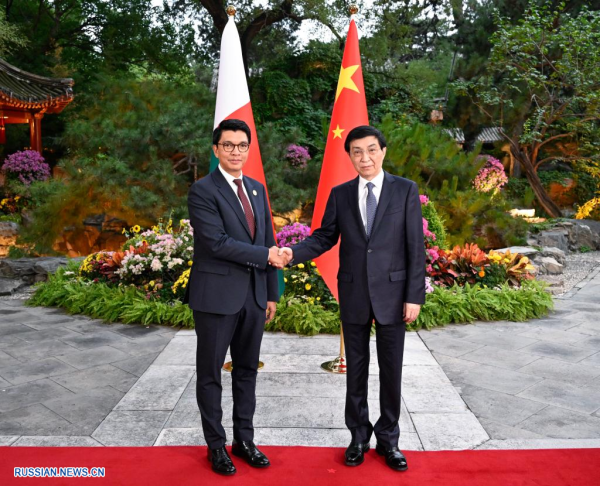 Председатель ВК НПКСК провел встречу с президентом Мадагаскара
                                 
                                    Председатель ВК НПКСК провел встречу с президентом Мадагаскара