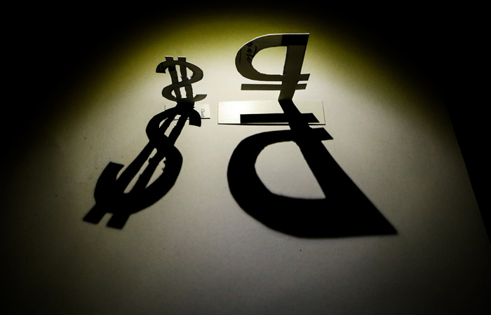 Рубль в понедельник укрепился к основным валютам перед налоговыми выплатами Рубль в понедельник укрепился к основным валютам перед налоговыми выплатами