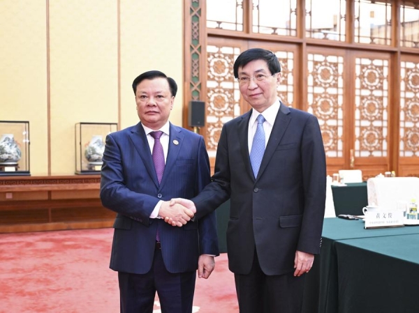 
                                    Председатель ВК НПКСК встретился с высокопоставленным чиновником Вьетнама
                                