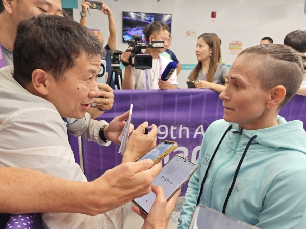 Очерк: Легендарная гимнастка О. Чусовитина пользуется большой популярностью на арене Азиады
Очерк: Легендарная гимнастка О. Чусовитина пользуется большой популярностью на арене Азиады