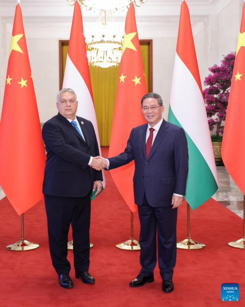 Ли Цян провел переговоры с премьер-министром Венгрии 
                                 
                                    Ли Цян провел переговоры с премьер-министром Венгрии