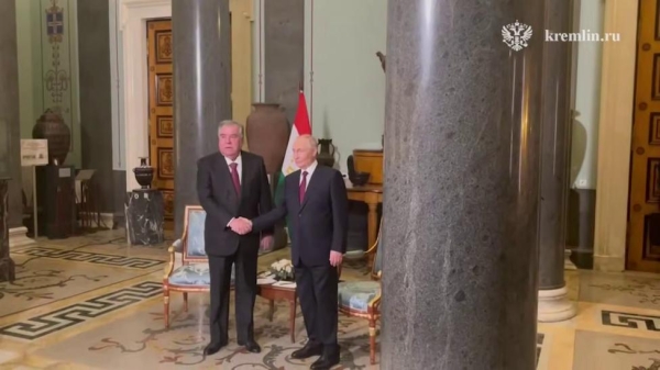 Путин провел двустороннюю встречу с Рахмоном