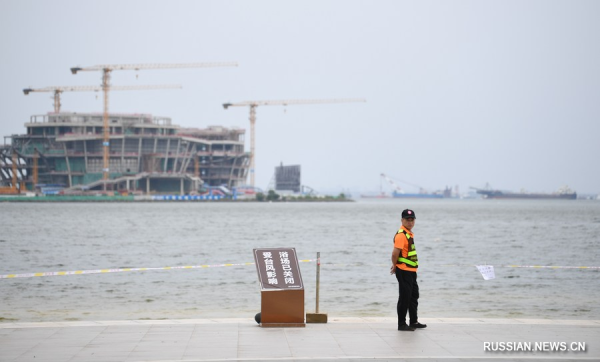 
                                    В Китае продлили действие "желтой" тревоги в связи с проливными дождями
                                