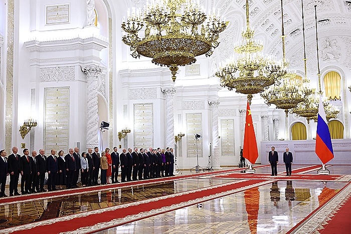 Пекин и Москва подчеркнули в заявлении, что рассматривают друг друга в качестве партнеров Пекин и Москва подчеркнули в заявлении, что рассматривают друг друга в качестве партнеров