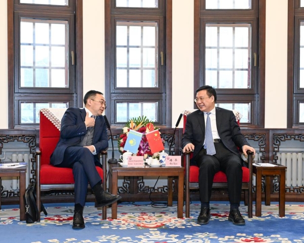 
                                    Завотделом по коммуникациям администрации президента Казахстана посетил штаб-квартиру Синьхуа
                                