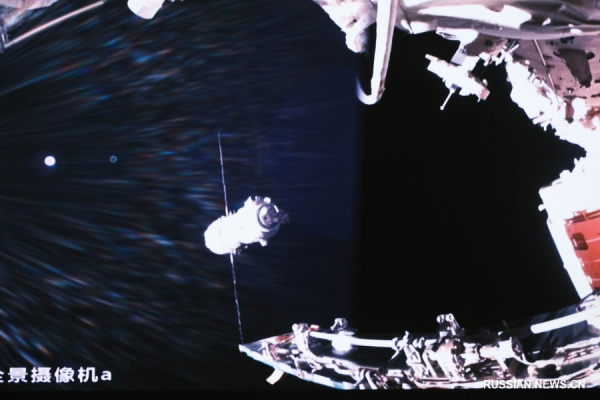 
                                    Члены экипажа китайского космического корабля "Шэньчжоу-16" провели эксперименты по физике жидкостей
                                