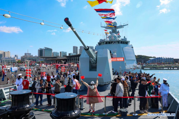 
                                    Дни открытых дверей на военных кораблях ВМС НОАК по случаю Дня образования КНР
                                