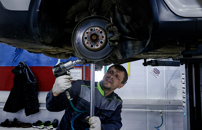 Сроки поставок автозапчастей в Россию стали расти с декабря 2023 года