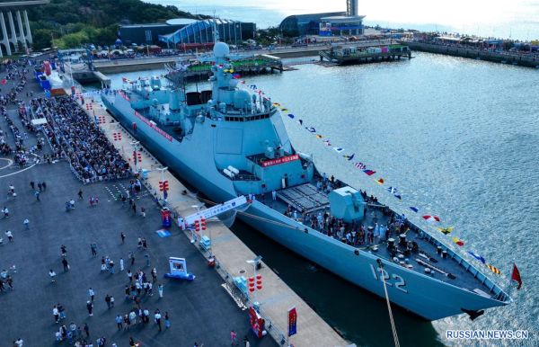 
                                    Дни открытых дверей на военных кораблях ВМС НОАК по случаю Дня образования КНР
                                