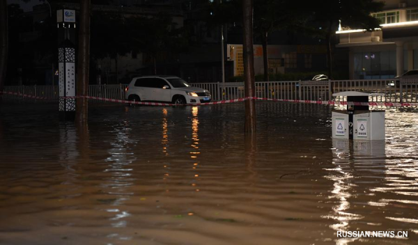 Тайфун "Талим" обрушился на китайскую провинцию Гуандун
Тайфун "Талим" обрушился на китайскую провинцию Гуандун