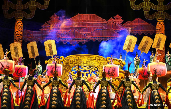 В Синьцзяне открылся международный танцевальный фестиваль
В Синьцзяне открылся международный танцевальный фестиваль