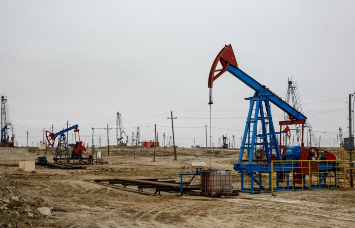 Нефть дешевеет после скачка накануне, Brent торгуется у $64,8 за баррель Нефть дешевеет после скачка накануне, Brent торгуется у $64,8 за баррель