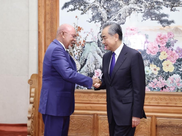 Глава Канцелярии Комиссии ЦК КПК по иностранным делам Ван И встретился с главой МИД Уганды 
                                 
                                    Глава Канцелярии Комиссии ЦК КПК по иностранным делам Ван И встретился с главой МИД Уганды