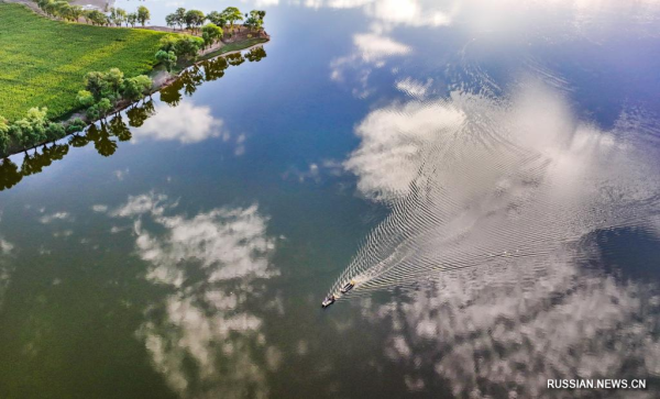 
                                    Речные пейзажи в уезде Цзинбянь на краю пустыни Маоусу на северо-западе Китая
                                