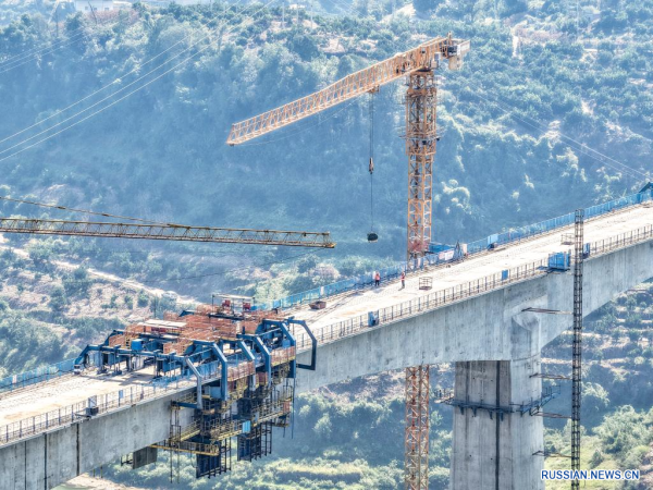 
                                    Произведена смычка крупного железнодорожного моста для высокоскоростных поездов через реку Цюйси  
                                