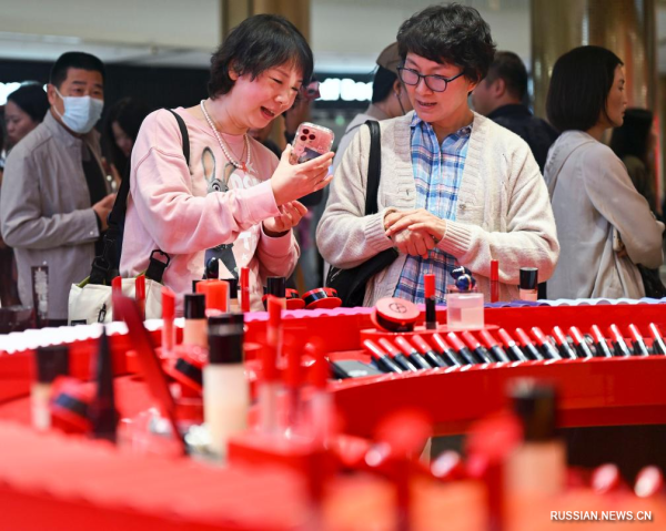Во время каникул по случаю праздника Весны беспошлинное потребление в пров. Хайнань стремительно растет
Во время каникул по случаю праздника Весны беспошлинное потребление в пров. Хайнань стремительно растет