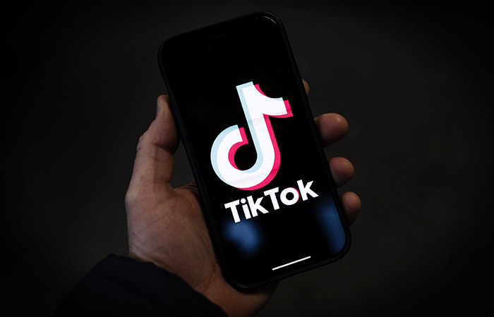 Bloomberg сообщил об обсуждении продажи  американского бизнеса TikTok Илону Маску Bloomberg сообщил об обсуждении продажи  американского бизнеса TikTok Илону Маску