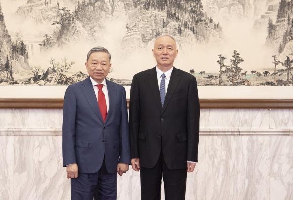 Член ПК Политбюро ЦК КПК Цай Ци провел встречу с министром общественной безопасности Вьетнама
                                 
                                    Член ПК Политбюро ЦК КПК Цай Ци провел встречу с министром общественной безопасности Вьетнама