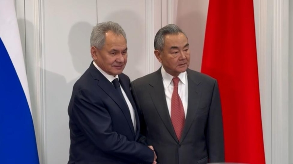 Шойгу и Ван И проводят консультации по стратегической безопасности Шойгу и Ван И проводят консультации по стратегической безопасности