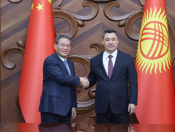 Ли Цян призвал Китай и Кыргызстан сосредоточиться на высококачественном сотрудничестве в рамках инициативы "Пояс и путь" /более подробно/
Ли Цян призвал Китай и Кыргызстан сосредоточиться на высококачественном сотрудничестве в рамках инициативы "Пояс и путь" /более подробно/