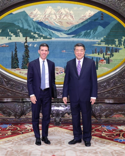 Вице-премьер Госсовета КНР призвал финансовые учреждения США углублять сотрудничество с Китаем
Вице-премьер Госсовета КНР призвал финансовые учреждения США углублять сотрудничество с Китаем