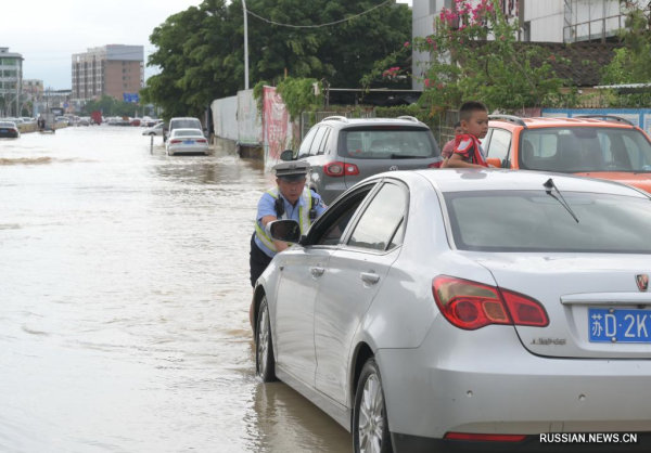 От тайфуна "Доксури" пострадали более 880 тыс. человек в пров. Фуцзянь
От тайфуна "Доксури" пострадали более 880 тыс. человек в пров. Фуцзянь