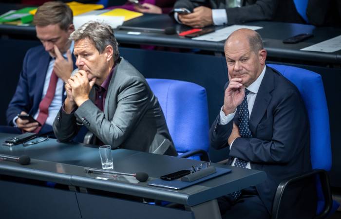 Канцлер ФРГ Шольц заявил о намерении организовать в январе вотум доверия правительству Канцлер ФРГ Шольц заявил о намерении организовать в январе вотум доверия правительству