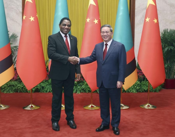 Премьер Госсовета КНР провел встречу с президентом Замбии
Премьер Госсовета КНР провел встречу с президентом Замбии