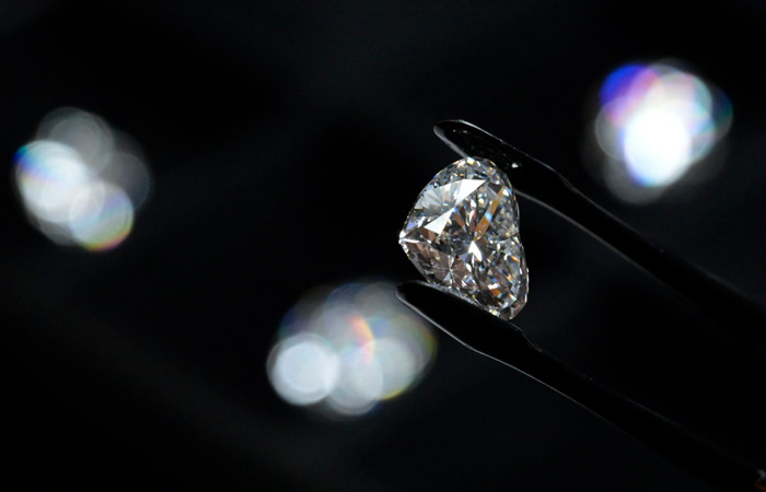 В "АЛРОСА" неэффективность санкций против алмазов объяснили невозможностью отслеживания В "АЛРОСА" неэффективность санкций против алмазов объяснили невозможностью отслеживания