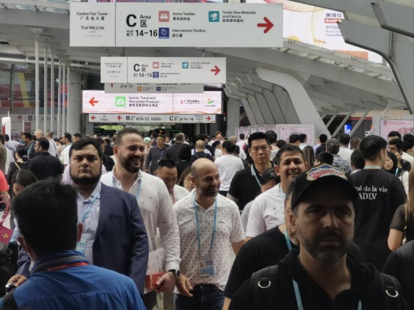 Гуанчжоускую ярмарку посетило рекордное число иностранных закупщиков
Гуанчжоускую ярмарку посетило рекордное число иностранных закупщиков