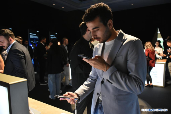 
                                    Китайская компания Honor представила новый мобильный телефон в Турции
                                