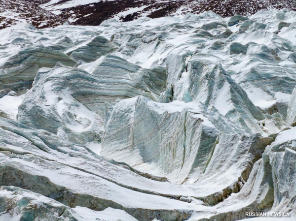Ледник Цзангсэр Кангри в Сицзане
                                 
                                    Ледник Цзангсэр Кангри в Сицзане