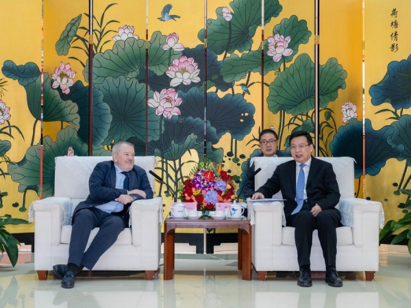 Генеральный директор Синьхуа встретился с делегацией Международного дискуссионного клуба "Валдай"
                                 
                                    Генеральный директор Синьхуа встретился с делегацией Международного дискуссионного клуба "Валдай"