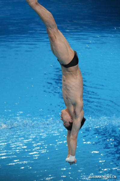 
                                    Китайские спортсмены завоевали золото и серебро в соревнованиях по прыжкам в воду с 10-метровой вышки на  ЧМ по водным видам спорта-2024
                                