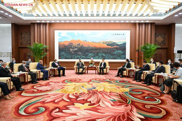 
                                    Хань Чжэн: Китай готов сотрудничать со всеми странами для решения проблем в области развития
                                