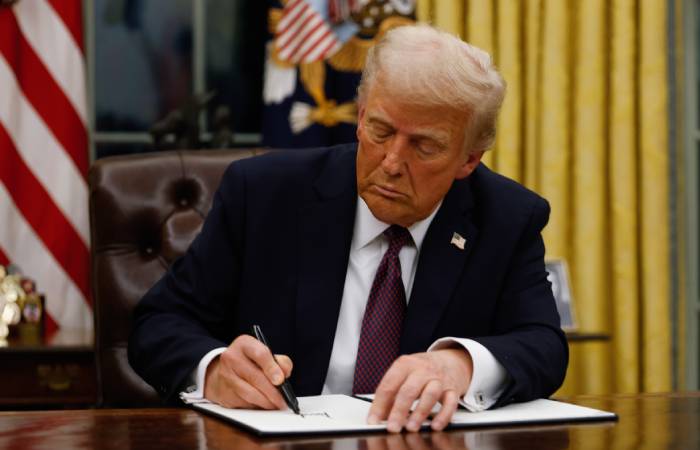 Главы Мексики и США договорились отсрочить на месяц 25-процентные пошлины на импорт в США Главы Мексики и США договорились отсрочить на месяц 25-процентные пошлины на импорт в США