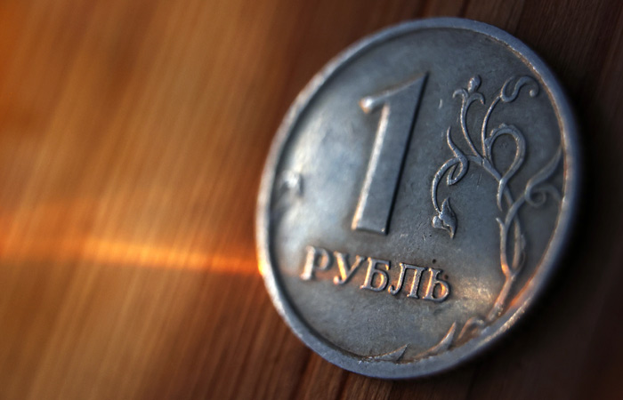 Рубль в пятницу сильно упал в паре с юанем, растеряв весь рост предыдущих сессий