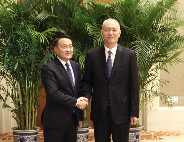 Член ПК Политбюро ЦК КПК встретился с делегацией из Монголии
Член ПК Политбюро ЦК КПК встретился с делегацией из Монголии