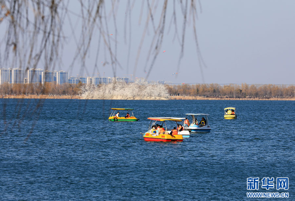 
                                    Пейзаж в национальном водно-болотном парке Наньху на востоке Китая
                                