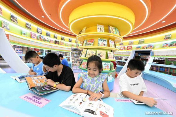 
                                    Китайские дети проводят летние каникулы участвуя в различных мероприятиях
                                