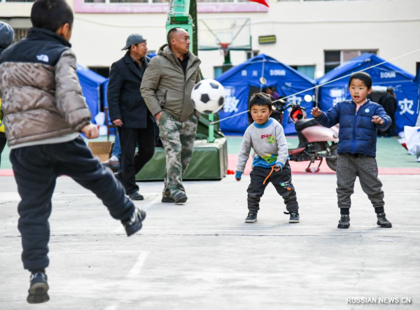 
                                    Почти 3 400 человек эвакуированы из-за лесного пожара в китайской провинции Сычуань  
                                