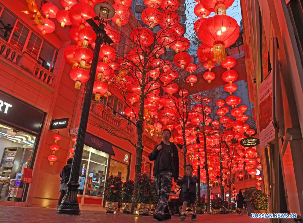 Жители Сянгана встречают праздник Весны
Жители Сянгана встречают праздник Весны