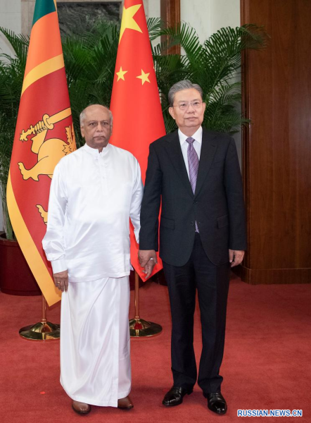 Председатель ПК ВСНП встретился с премьер-министром Шри-Ланки
Председатель ПК ВСНП встретился с премьер-министром Шри-Ланки